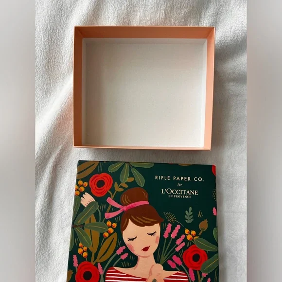 RIFLE PAPER CO. + L'OCCITANE EN PROVENCE colaboration product Box - Picture 10 of 11